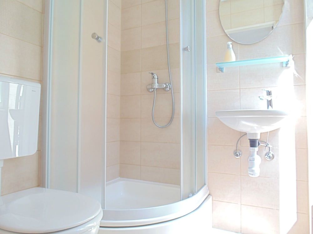 Apartments and Rooms Djanovic Double Room, Garden View 4