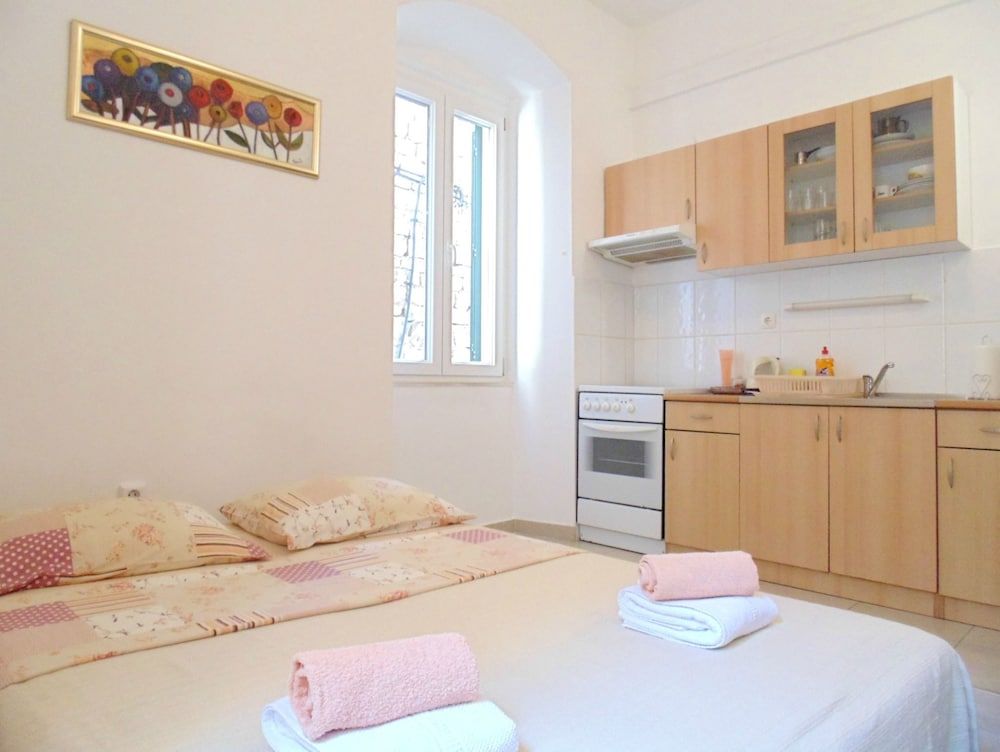 Apartments and Rooms Djanovic Studio 4