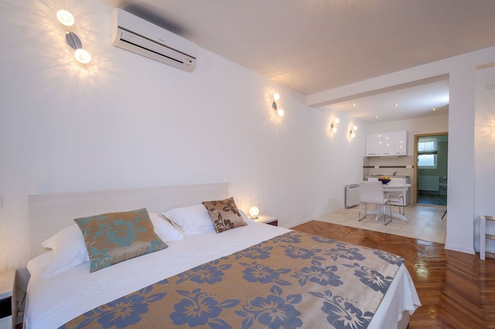 undefined Apartments Zuvela 7