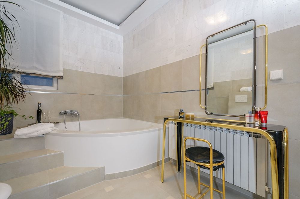 Apartments Zuvela Comfort Double Room, Balcony, Sea View 6