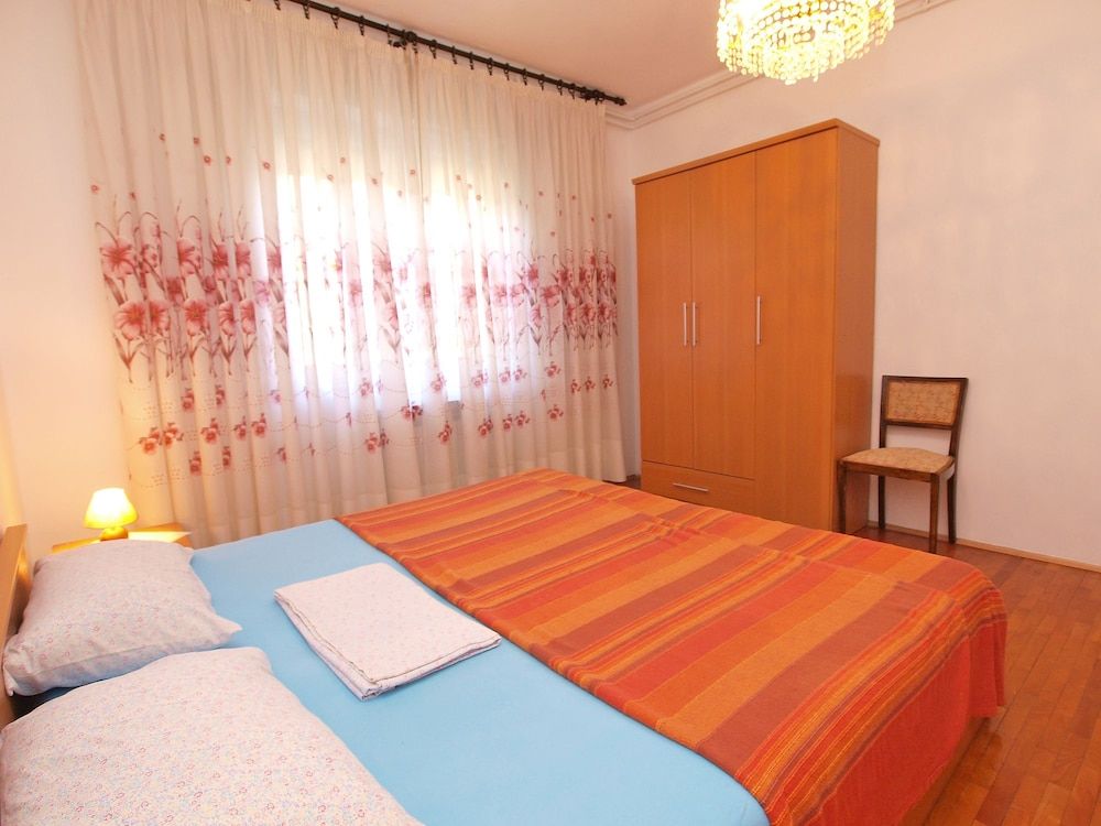 Apartment, 4 Bedrooms (906/2111)