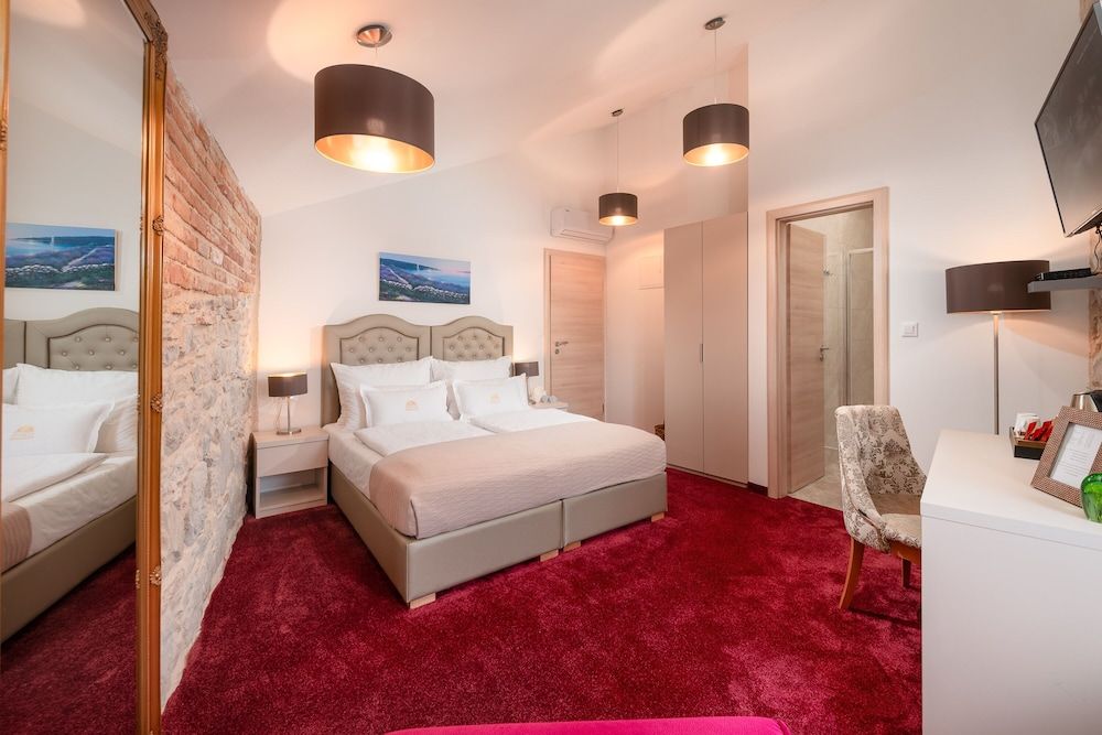 Deluxe, King, City View, Patio