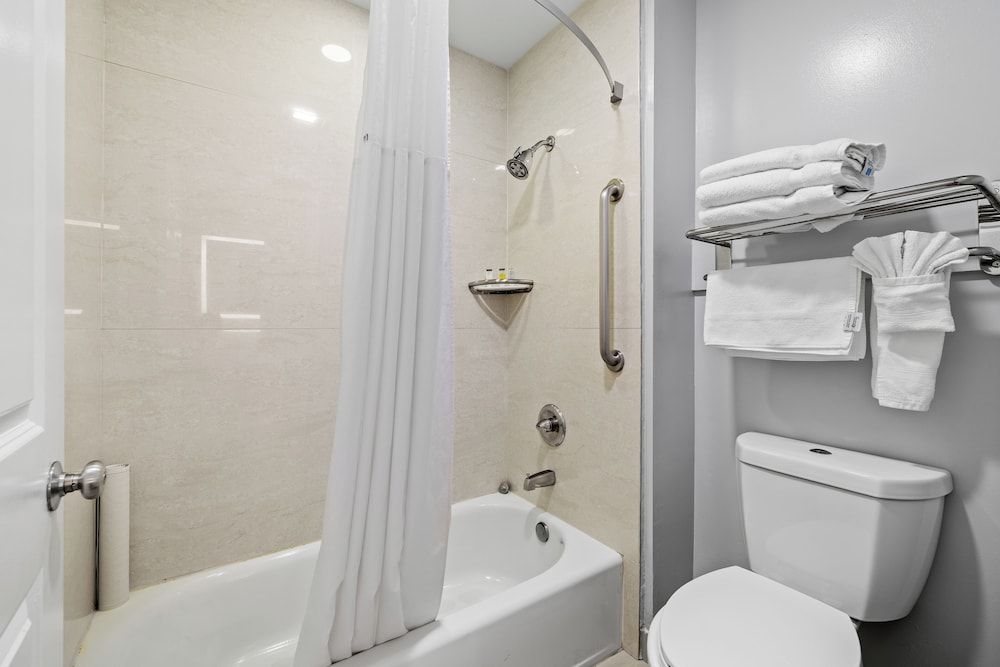 Hotel Skye SFO Standard Room, 1 King Bed 5