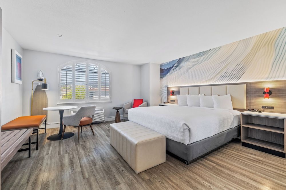 Deluxe Room, 1 King Bed