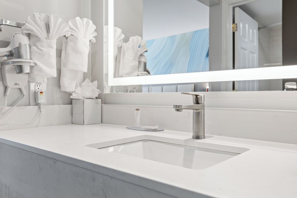 Hotel Skye SFO Standard Room, 1 King Bed 6