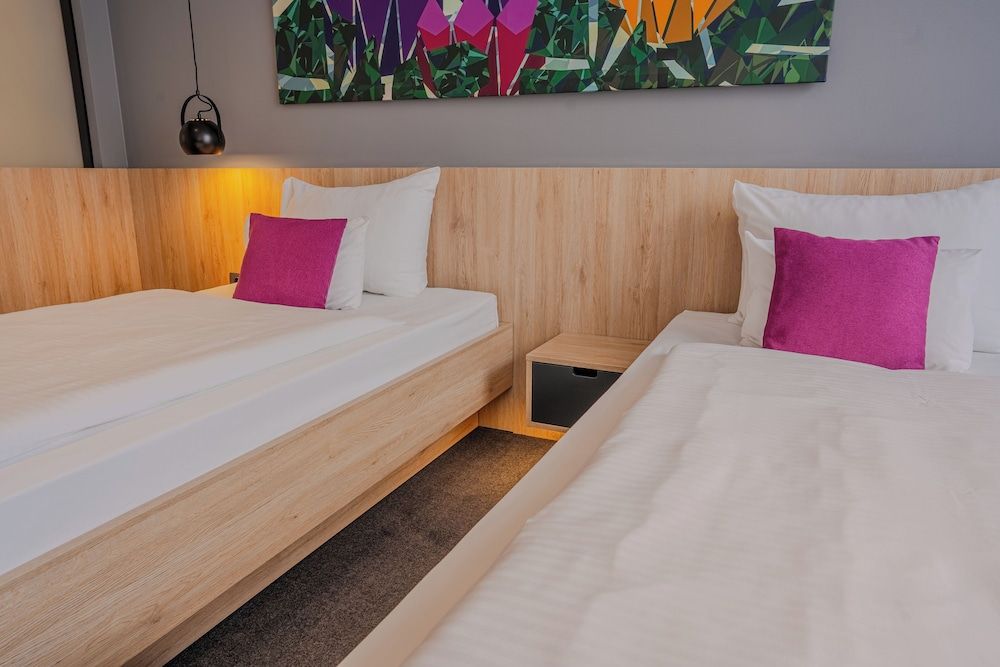 Hotel Academia Twin Room 5