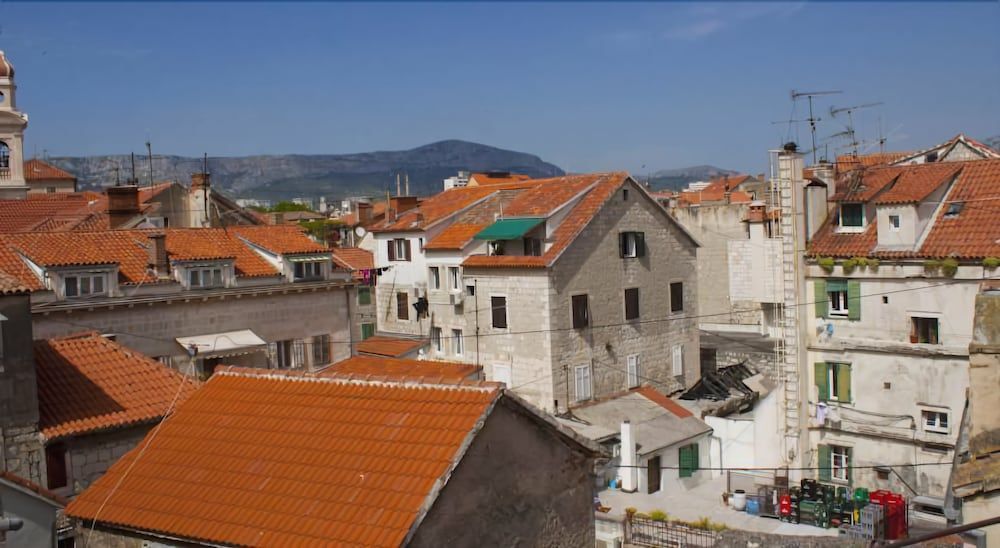 undefined Laura Lux Suites 10