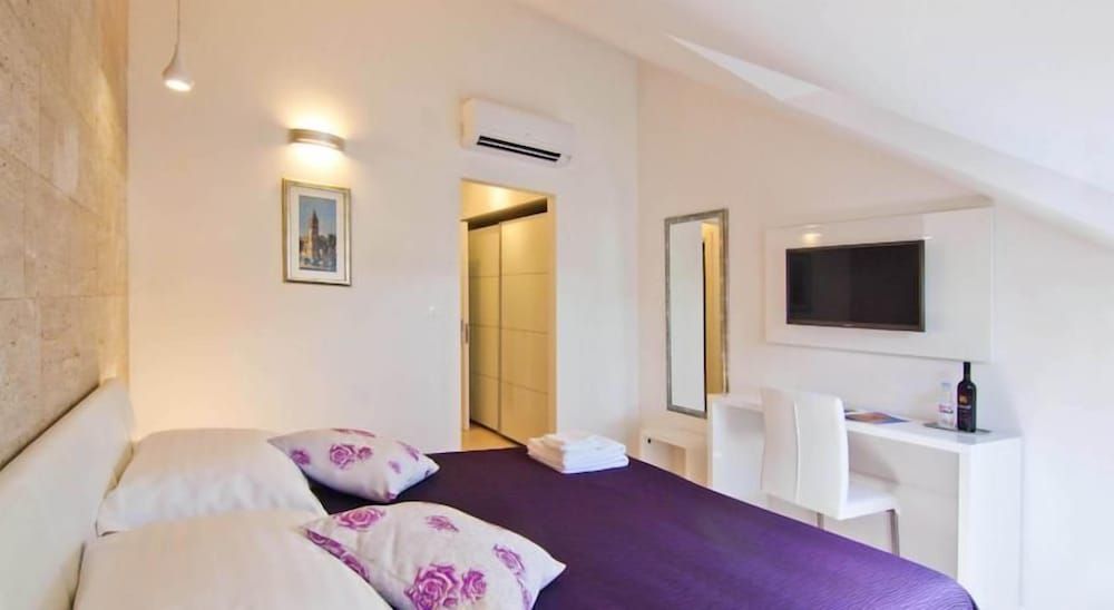 Laura Lux Suites Deluxe Double Room, Partial Sea View 4