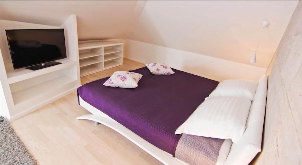 Laura Lux Suites Deluxe Quadruple Room 2