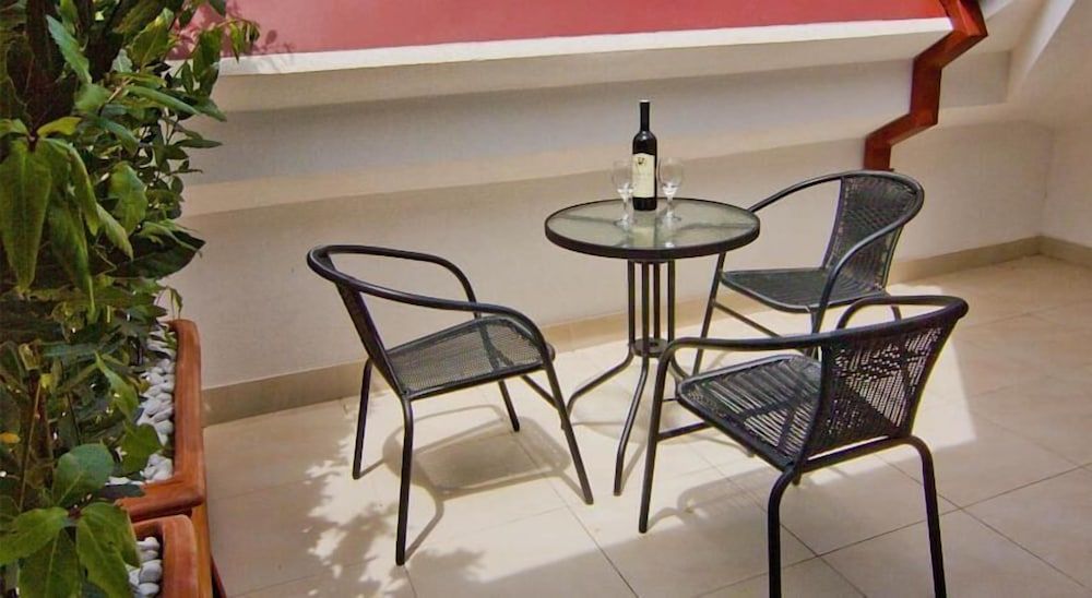 undefined Laura Lux Suites 7