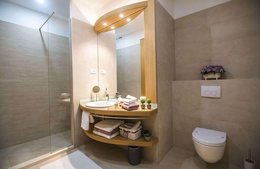 Vip Rooms Deluxe Suite, Balcony (VIP 2) 9