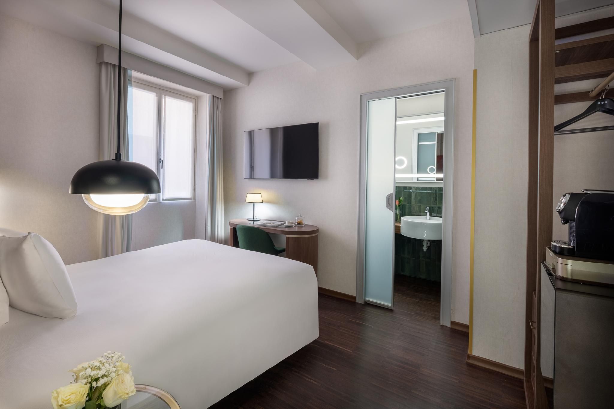 Superior Single Use with Queen Bed