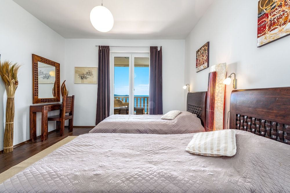 Deluxe House, 4 Bedrooms, Private Pool, Sea View