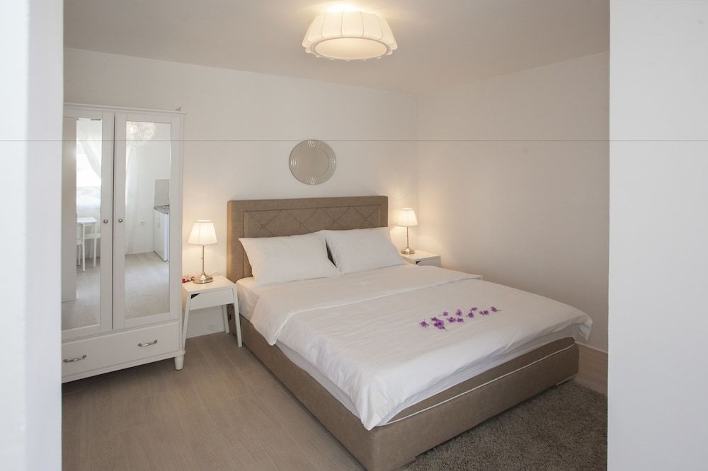 Rooms Lana