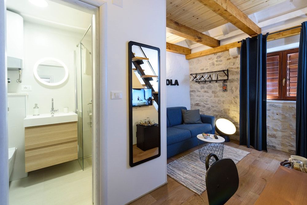 Apartments & Rooms Tiramola Gallery Loft 8