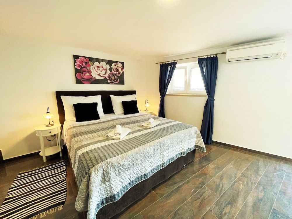 Classic Studio, Partial Sea View, Poolside