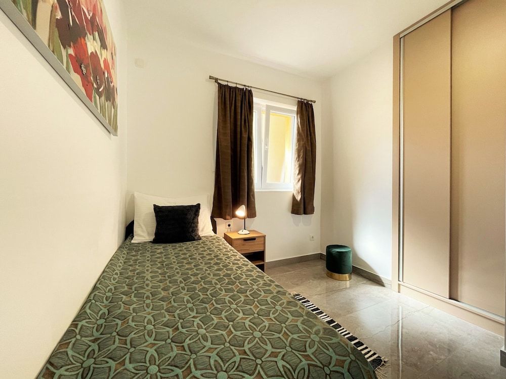 Comfort Apartment, 2 Bedrooms, Terrace, Sea View