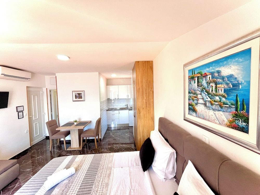 Panoramic Studio, Sea View
