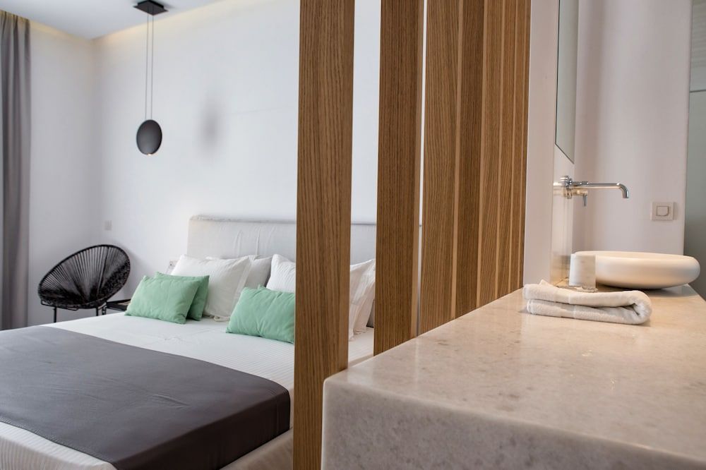 Superior Suite, Private Pool, Partial Sea View
