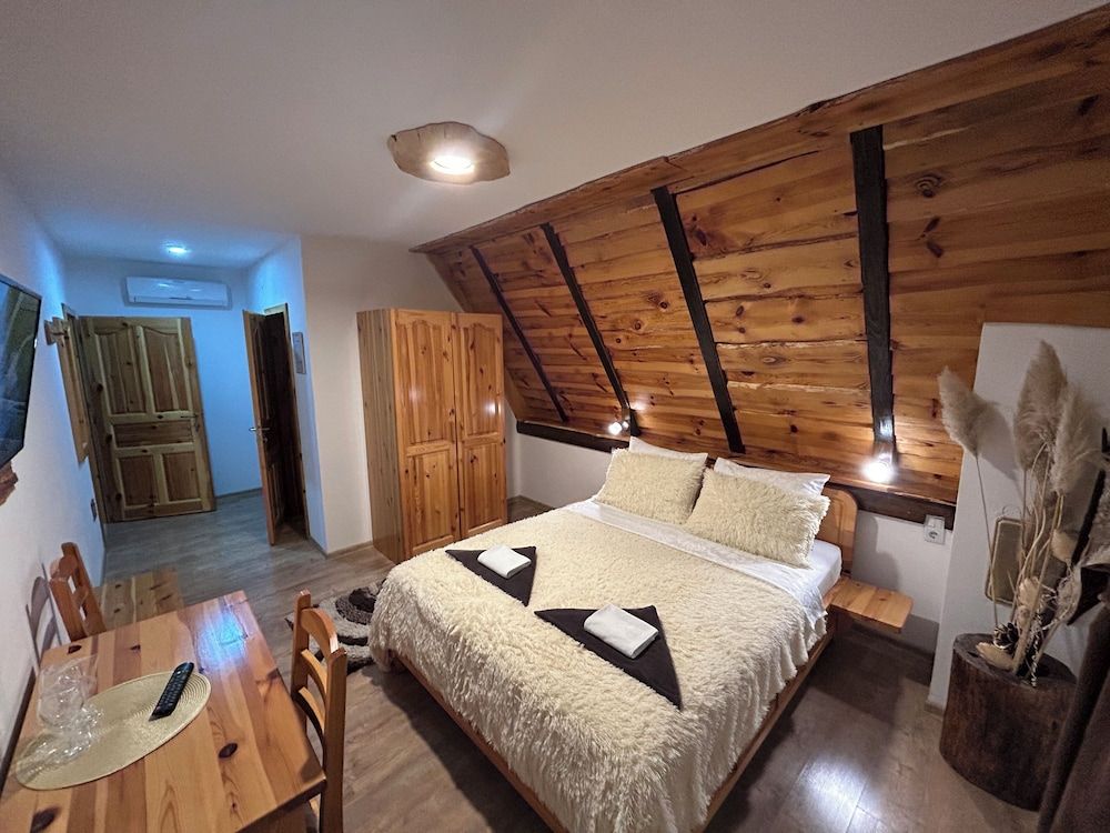Rustic Lodge Plitvice Deluxe Double Room 11