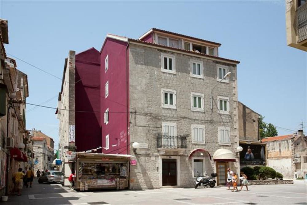 undefined Apartments Tin 3