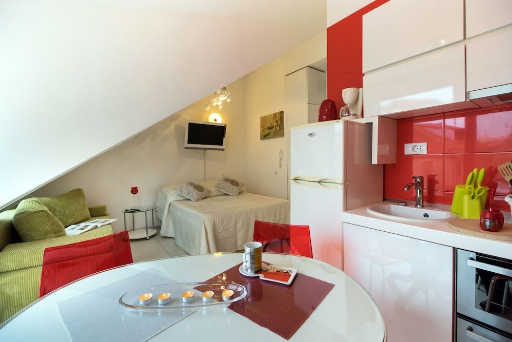 undefined Apartments Tin 10