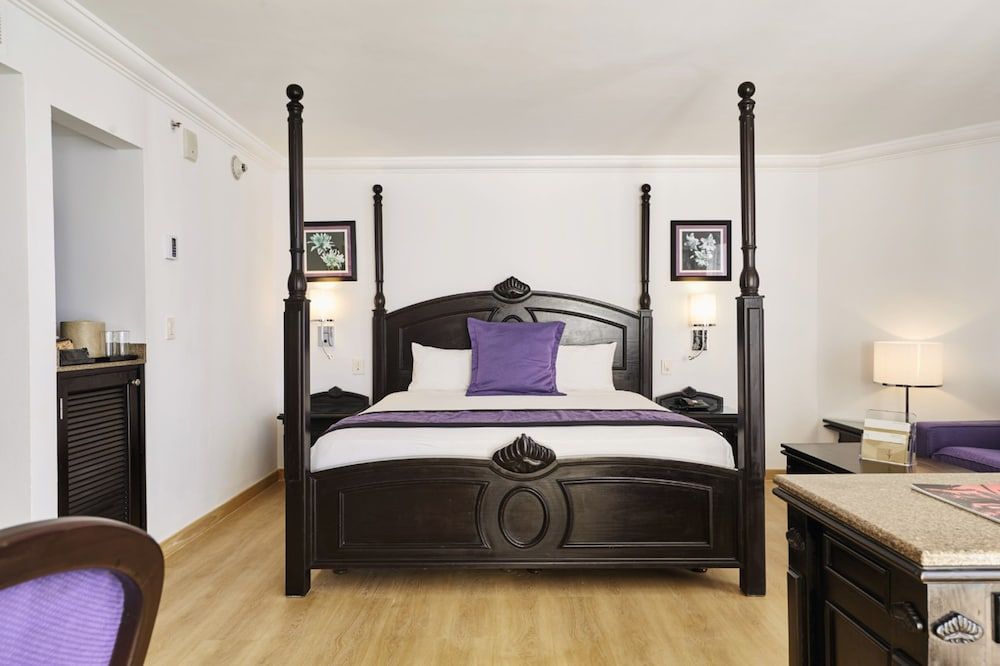 Junior Suite, Oceanfront (C)