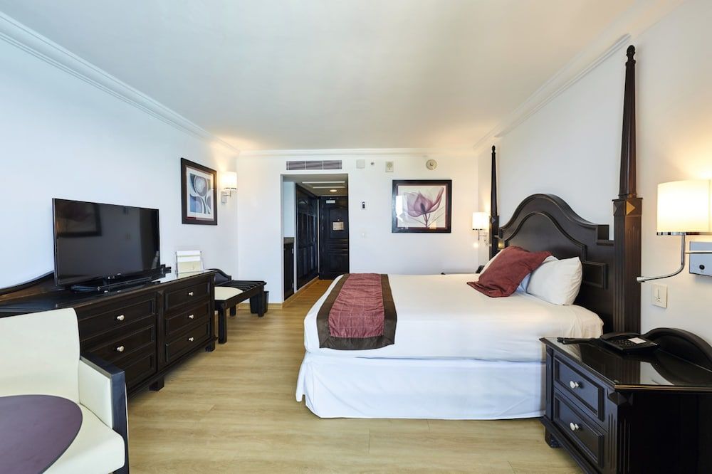 Junior Suite (Lateral Sea View - E)