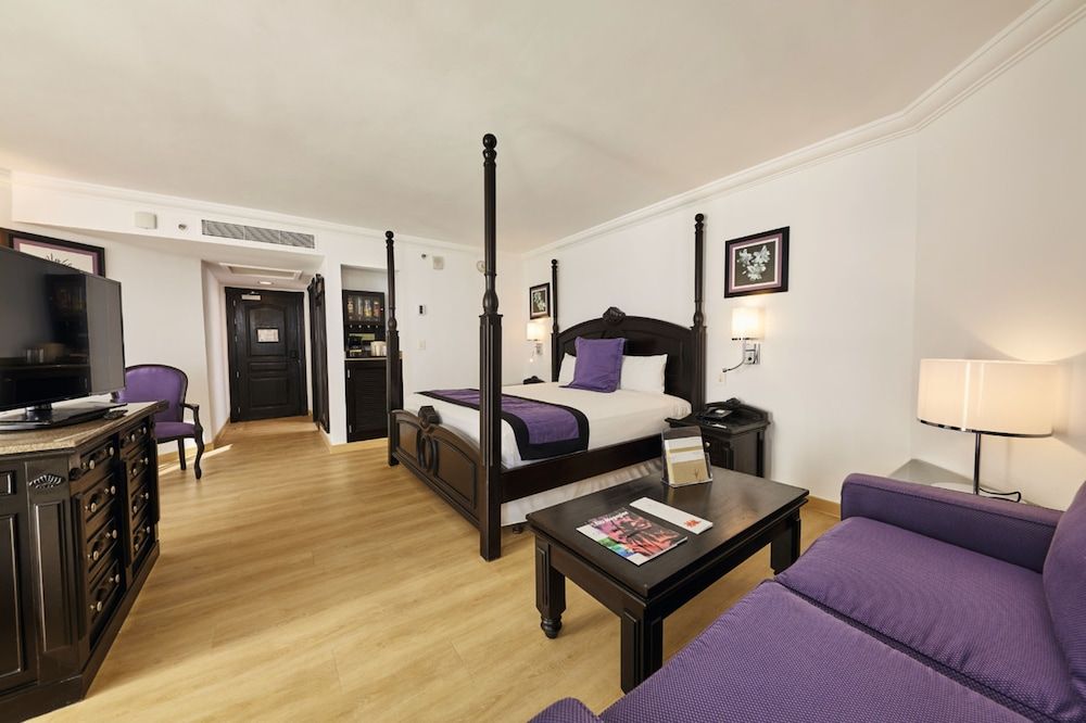 Junior Suite, Oceanfront (C)