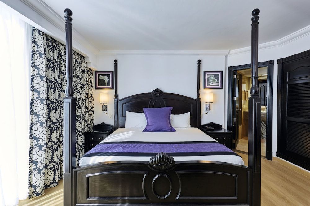 Suite, Oceanfront (E)