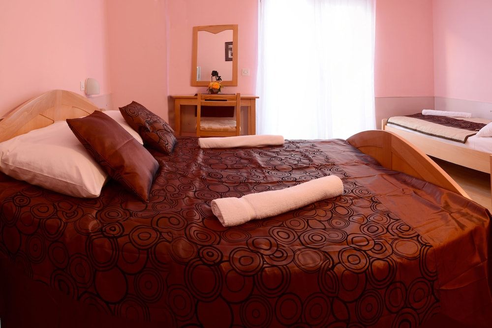 Triple Room, Park View