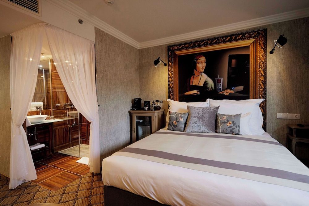 Mystery Hotel Budapest, Preferred Hotels & Resorts Superior Room, 1 King Bed (King) 3