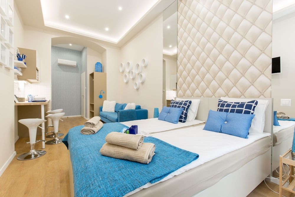Budapest Holiday Colours Standard Studio, 1 Queen Bed with Sofa bed 4