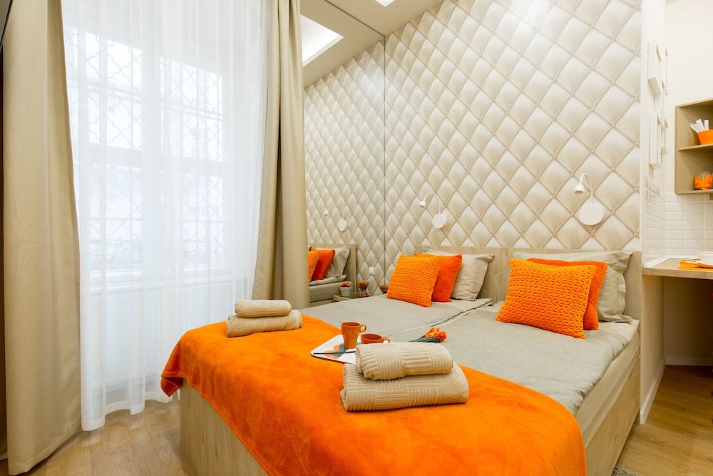 undefined Budapest Holiday Colours 7