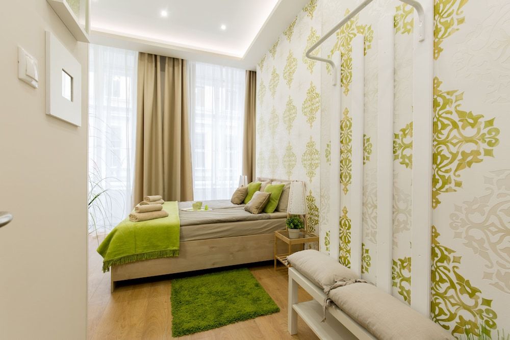 undefined Budapest Holiday Colours 6