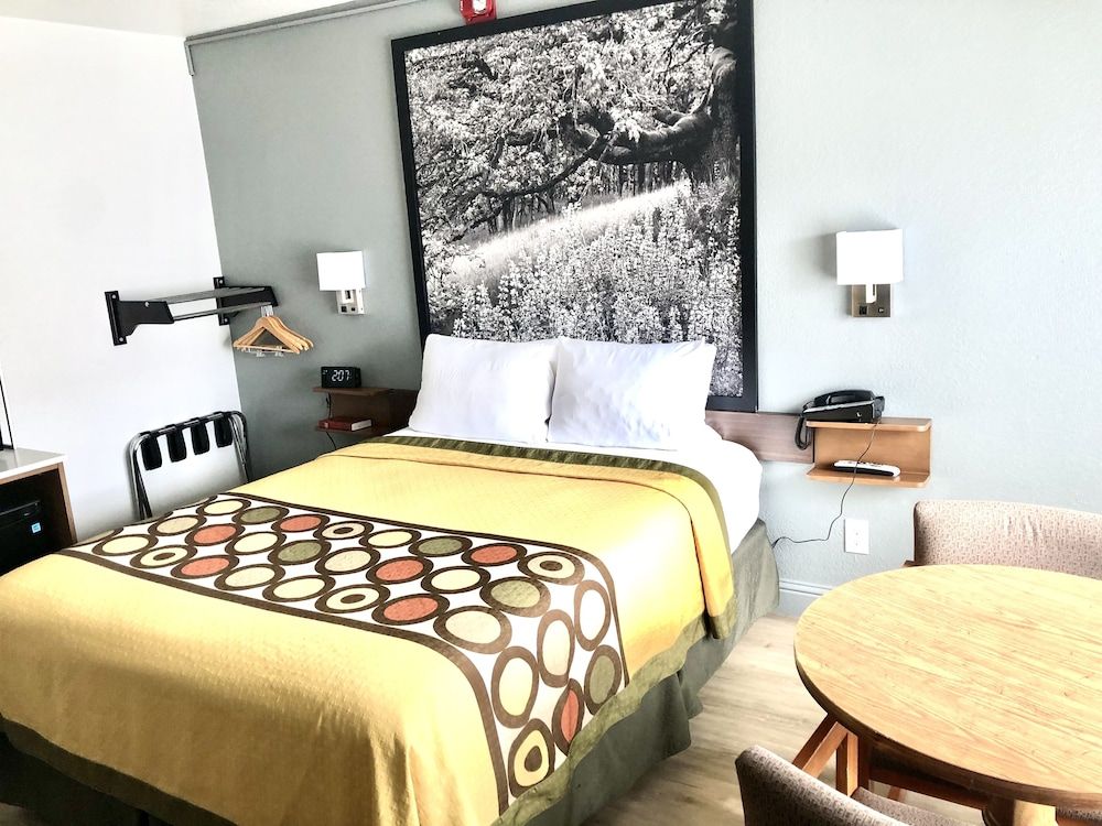 Room, 1 Queen Bed, Accessible, Non Smoking (Mobility/Hearing)