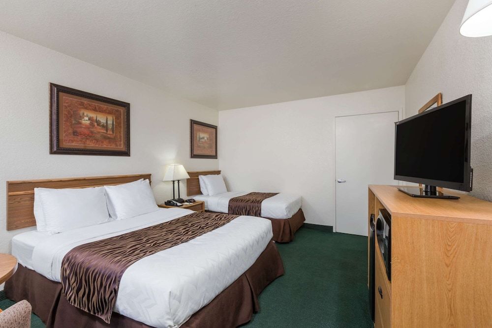 Room, Multiple Beds, Accessible, Non Smoking (Mobility Accessible)