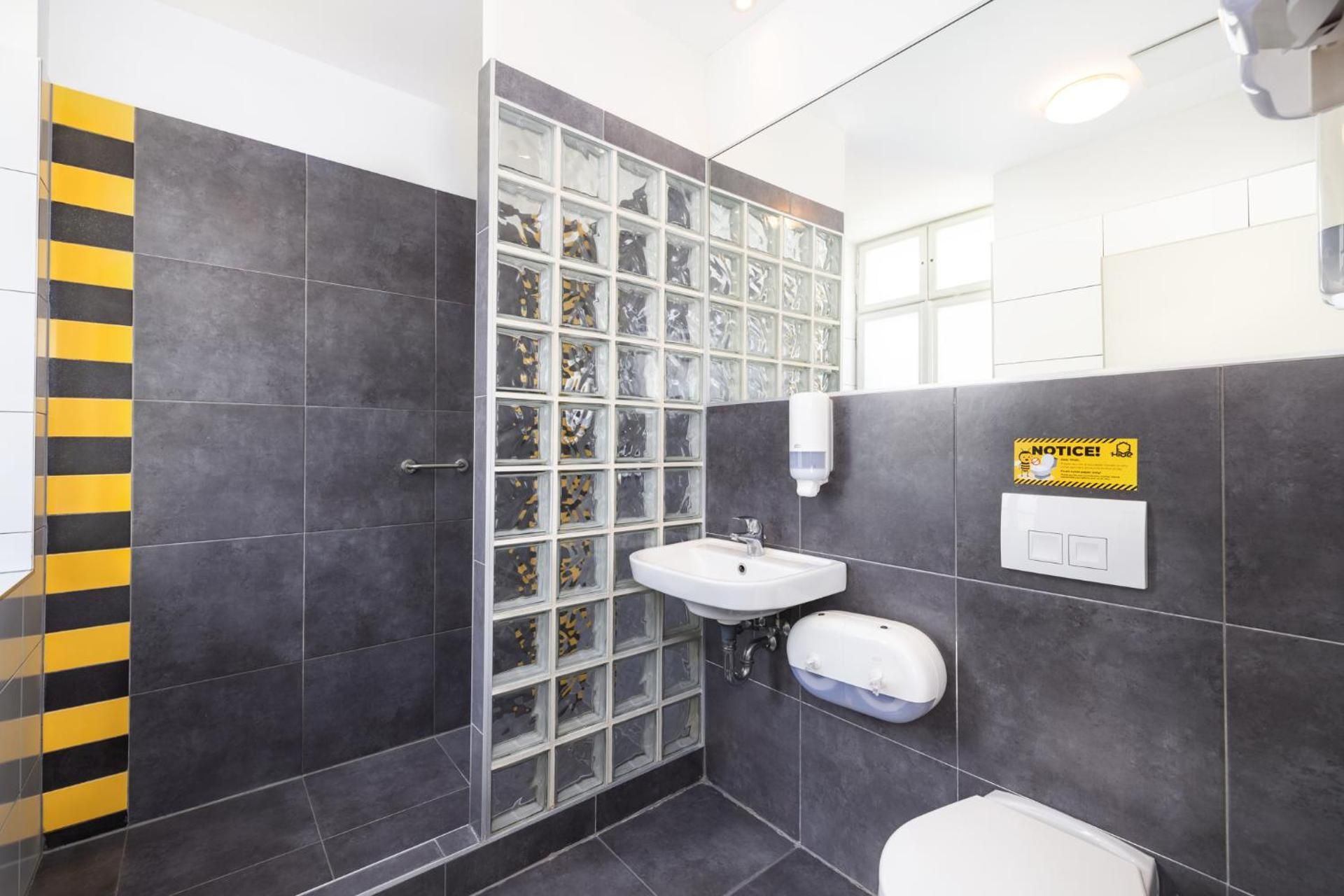 Bed in 6-Bed Mixed Dormitory Room