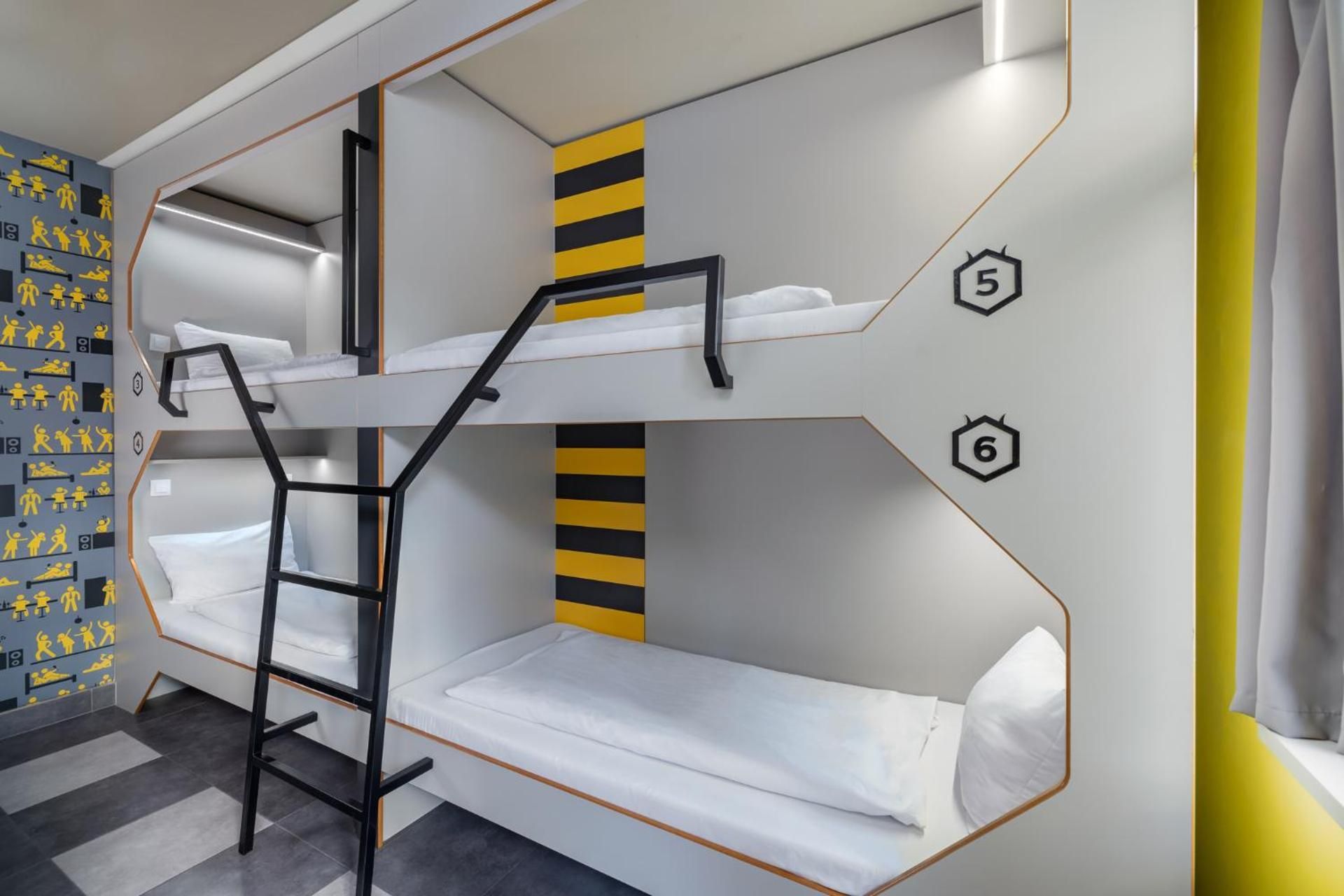 Bed in 6-Bed Mixed Dormitory Room