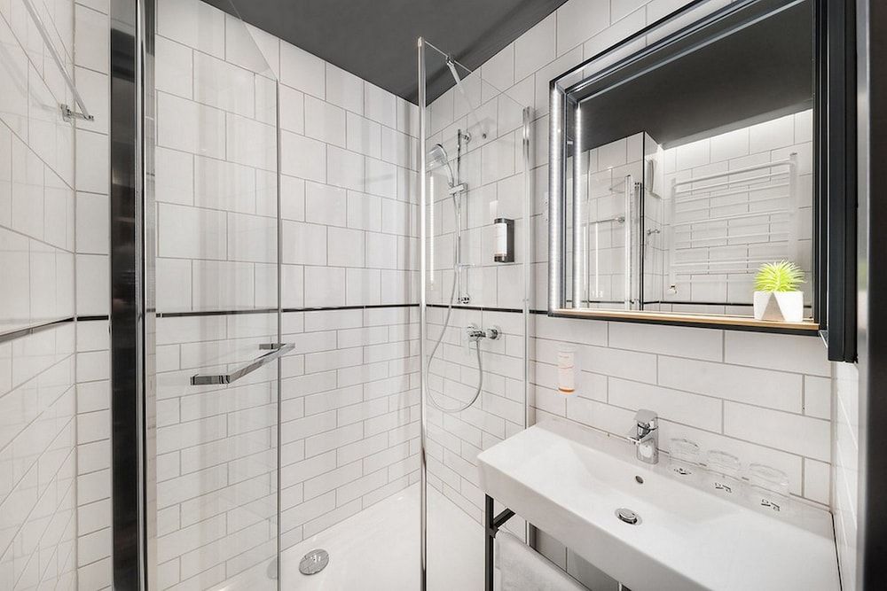 D8 Hotel Standard Double Room, 1 Queen Bed 4