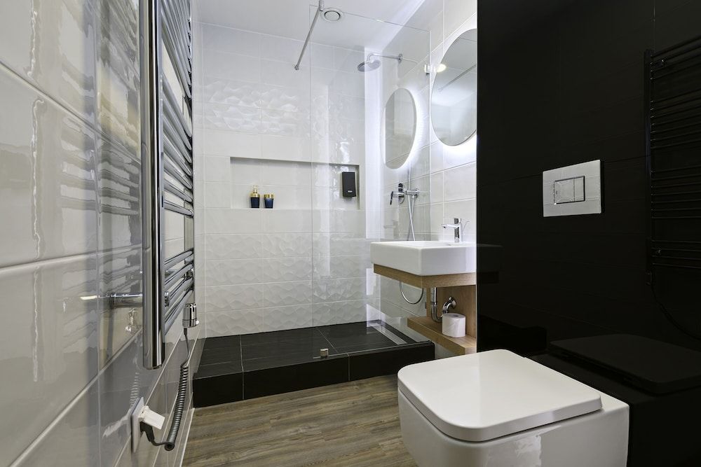 KViHotel Budapest Superior Double Room, 1 Queen Bed 6