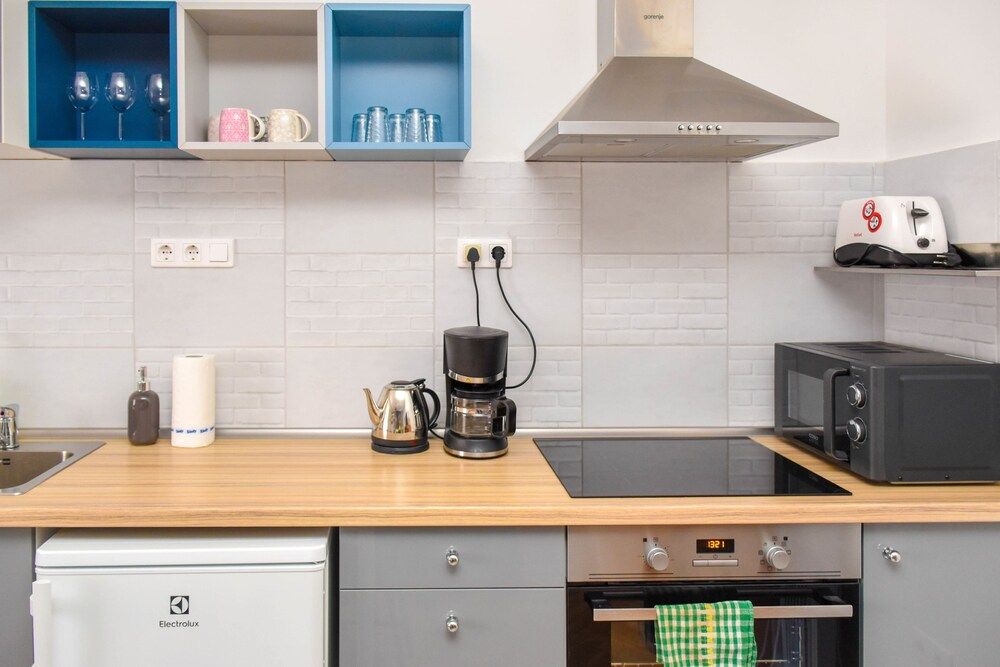 Diamond Astoria 5 sun-lit apartment Studio, Courtyard View 9