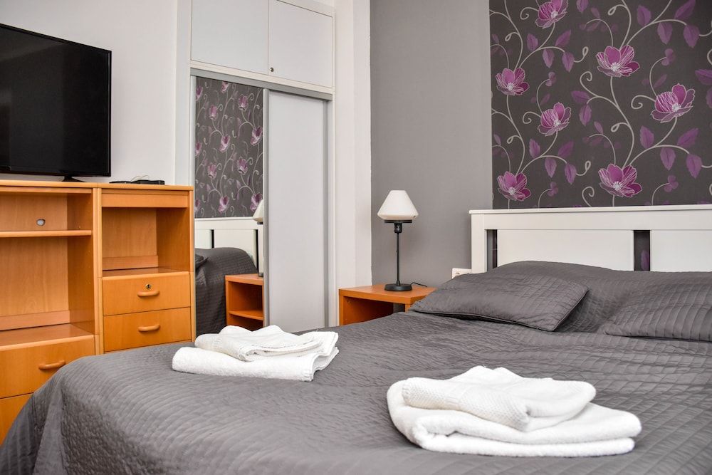 undefined Diamond Astoria 5 sun-lit apartment 6