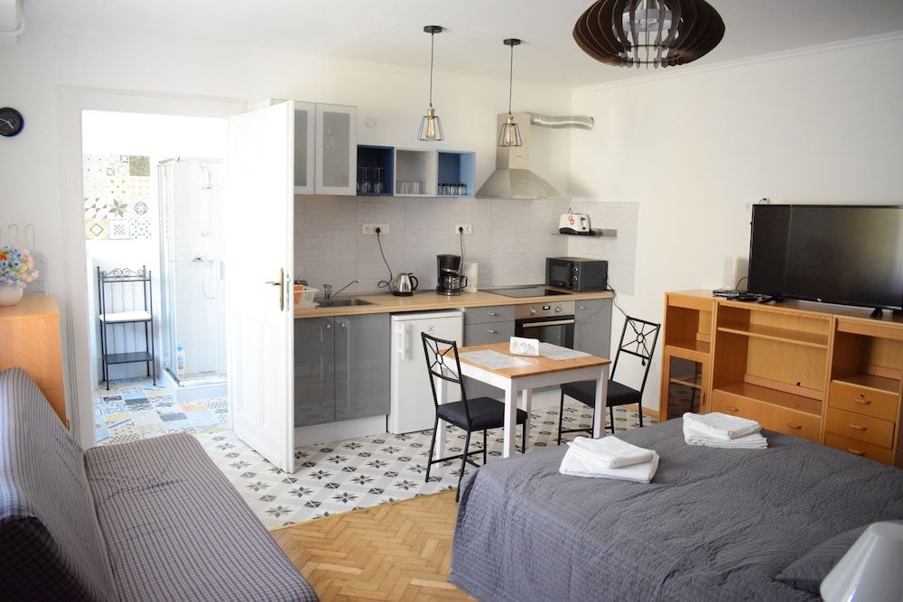 Diamond Astoria 5 sun-lit apartment Studio, Courtyard View 18