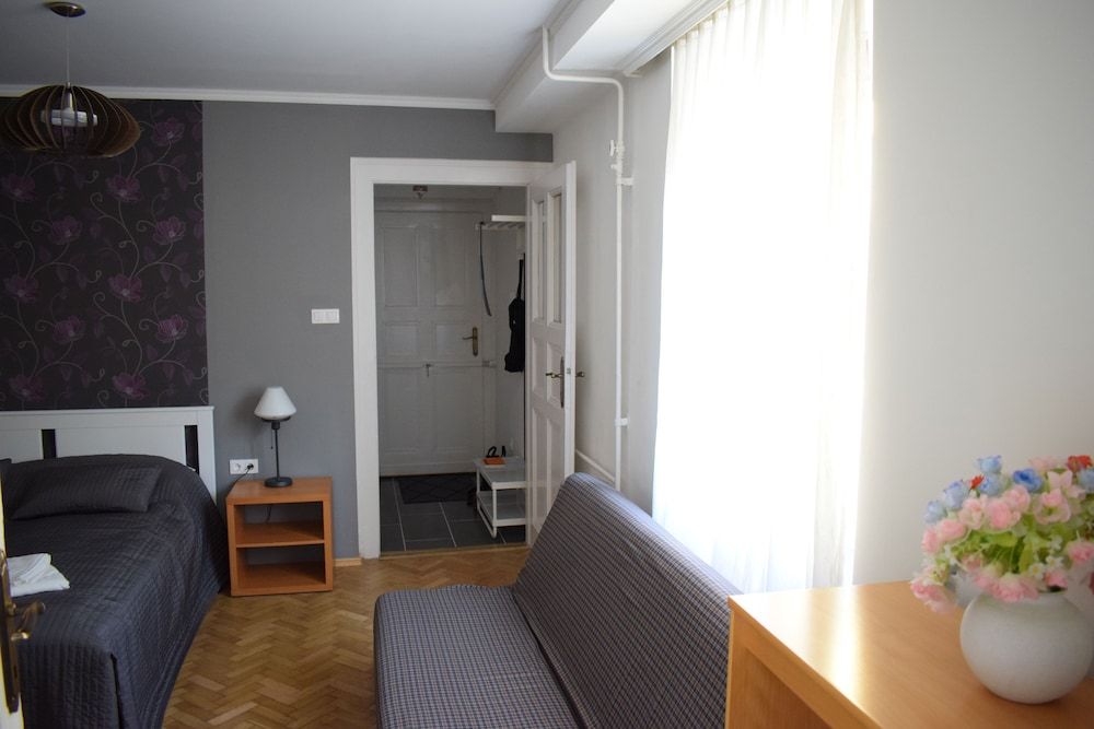 Diamond Astoria 5 sun-lit apartment Studio, Courtyard View 24