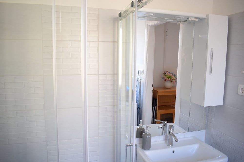 Diamond Astoria 5 sun-lit apartment Studio, Courtyard View 10