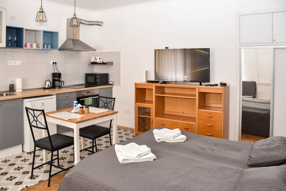 Diamond Astoria 5 sun-lit apartment Studio, Courtyard View 21