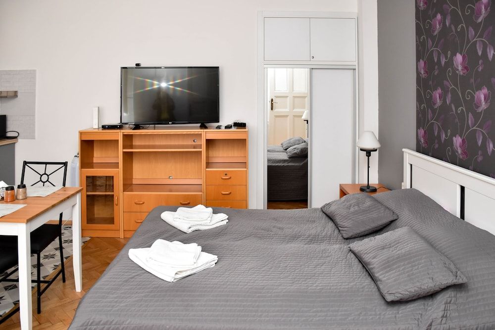 Diamond Astoria 5 sun-lit apartment Studio, Courtyard View 27