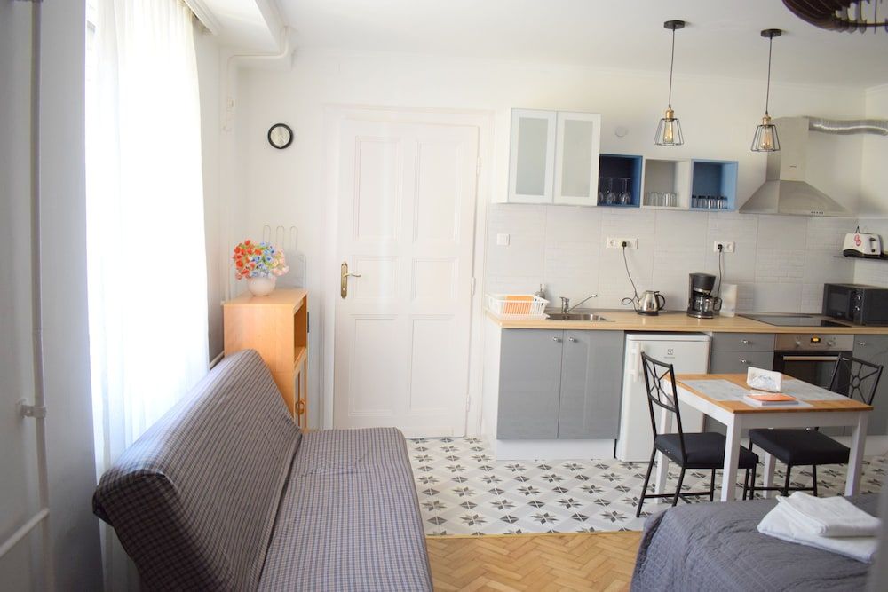 Diamond Astoria 5 sun-lit apartment Studio, Courtyard View 19