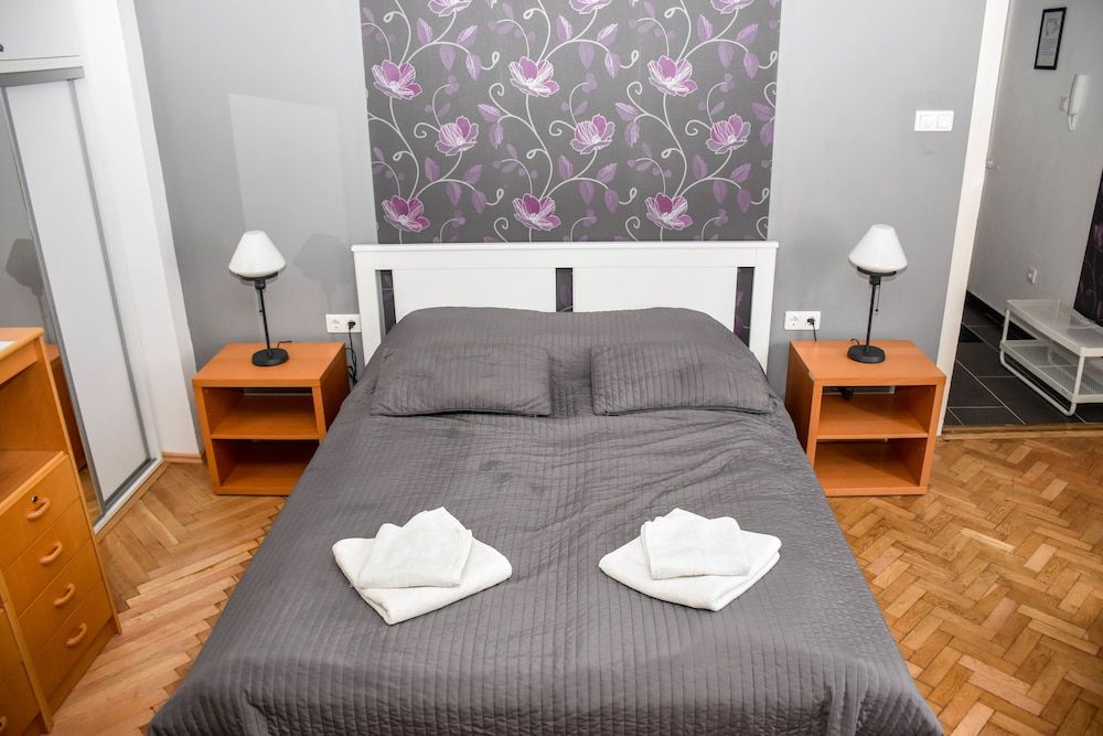 undefined Diamond Astoria 5 sun-lit apartment 7